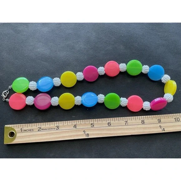 Vintage bright disc Multi Color resin bead necklace Estate Jewelry - Picture 6 of 6